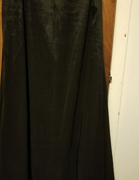 Formal dress - Picture 3 of 3